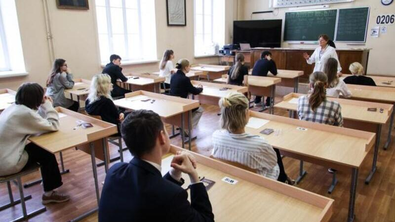 Учителям выдадут планшеты для работы с электронными журналами