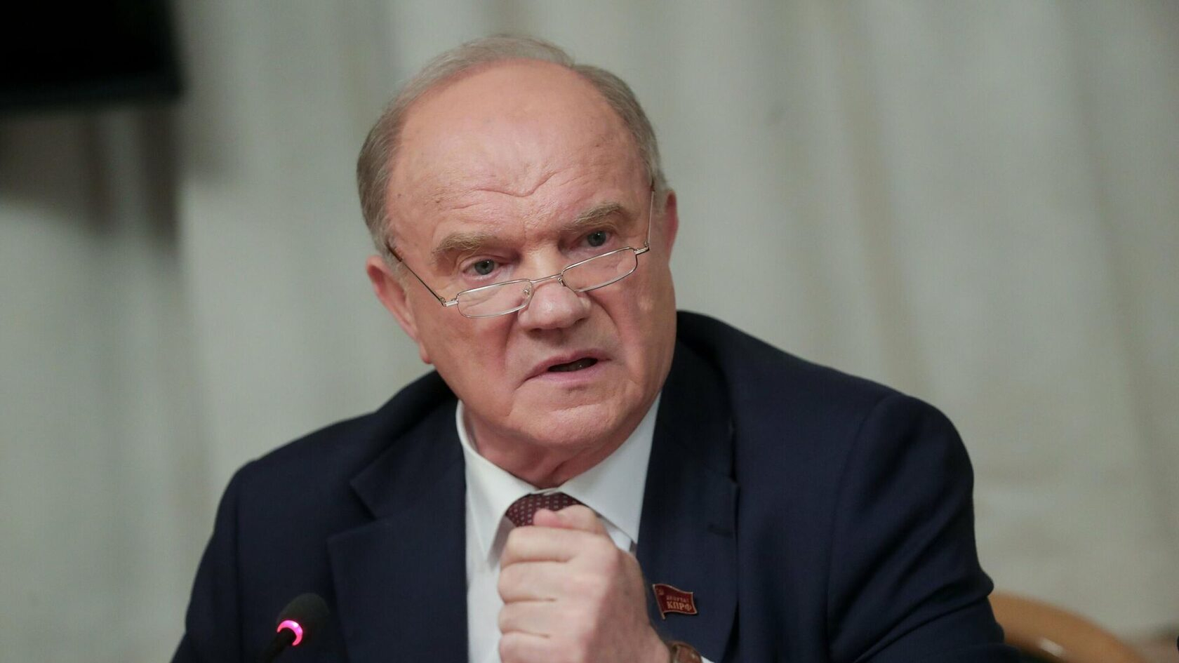 Зюганов призвал ограничить число учеников в классе начальной школы до 20