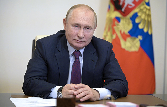 Путин поручил отменить возрастные ограничения для участия в