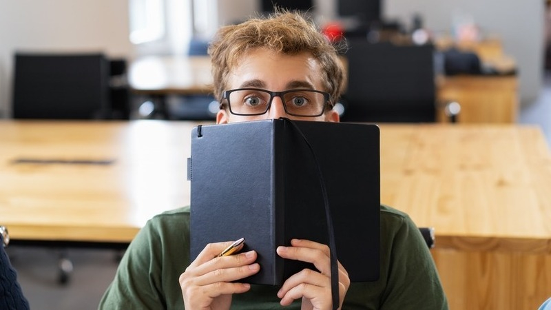 Минпросвещения включило в школьную программу первый учебник по ИИ