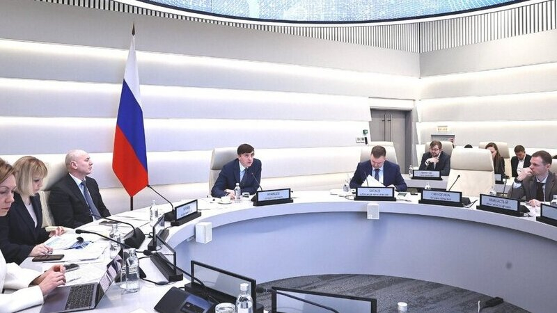 Кравцов поручил директорам школ усилить воспитательную работу и безопасность