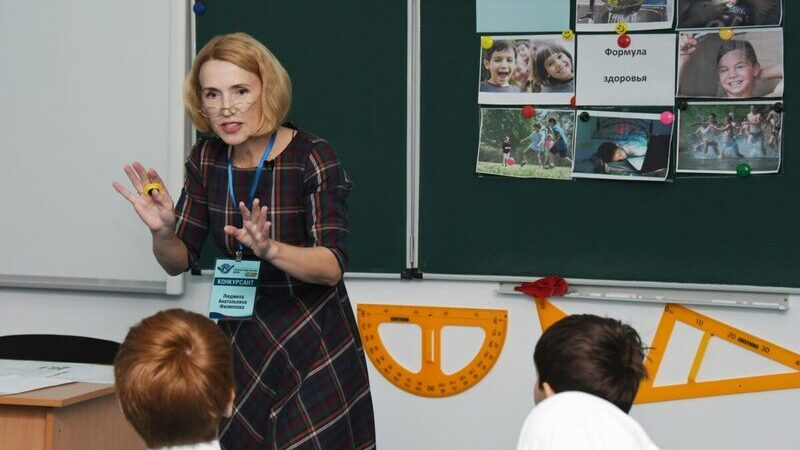 Снижение разницы в зарплатах учителей: в Минпросвещения утвердили необходимые документы